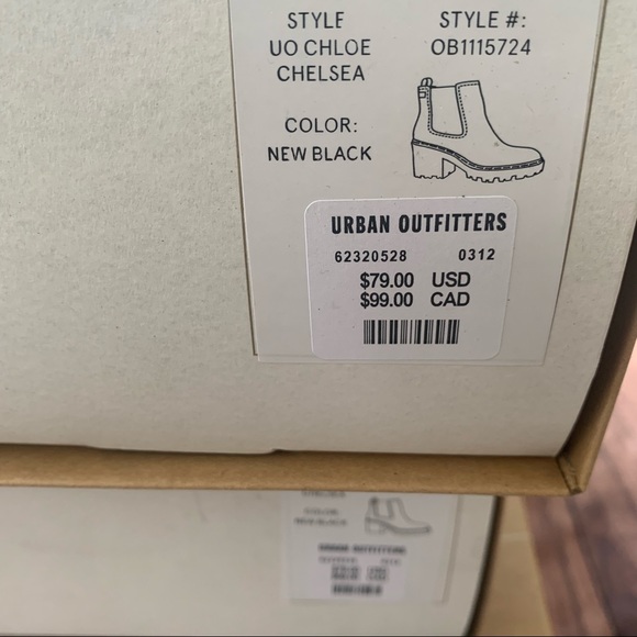 New in box urban outfitters Chloe timeless chunky rubber sole chelsea boots 10 - Picture 6 of 6